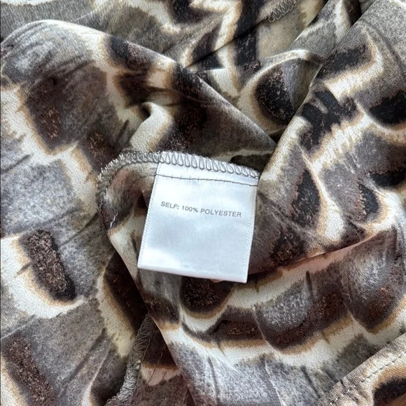 Rose & Olive Black and Gray Patterned Blouse - Picture 9 of 10